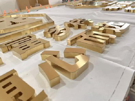 炉霍拉丝不锈钢字的特点。